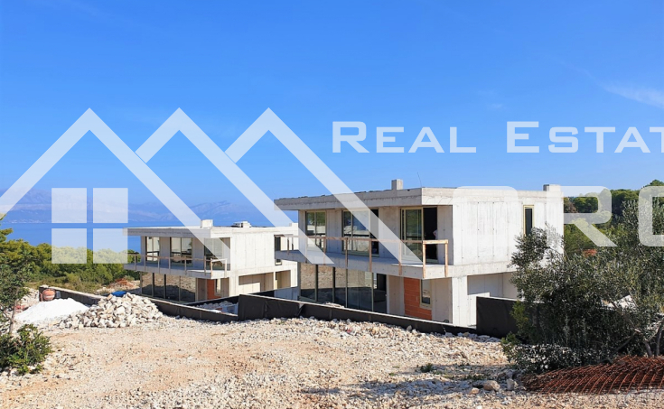 Modern villas in a peaceful environment with a sea view, for sale