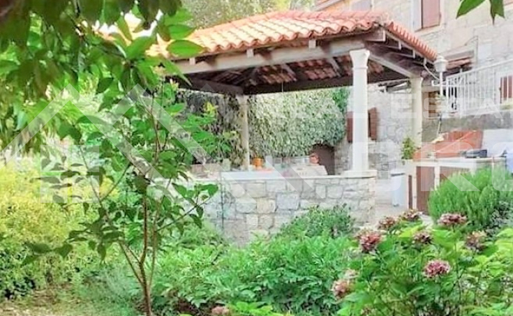 Brac properties - Charming family property in a beautiful location, close to all amenities, for sale