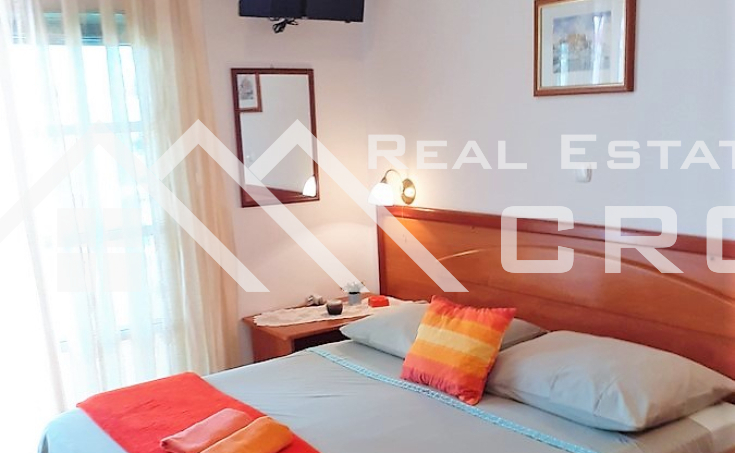 Apartment house in a beautiful location, first row to the sea, for sale (12)
