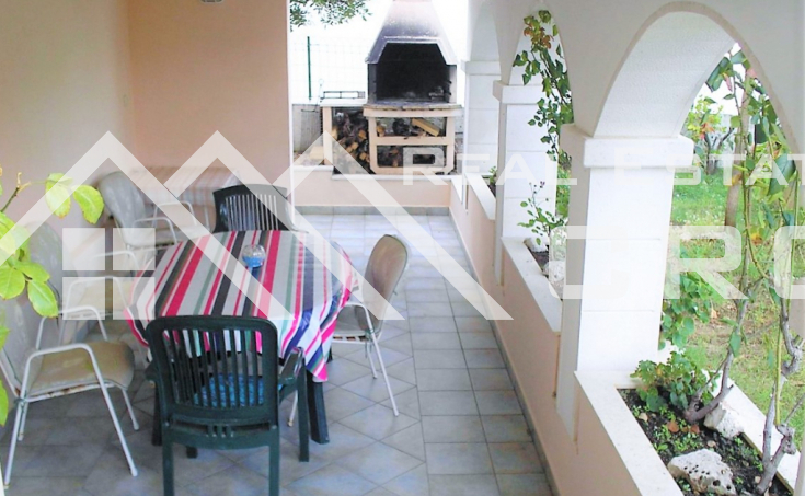 Apartment house in a beautiful location, first row to the sea, for sale (3)