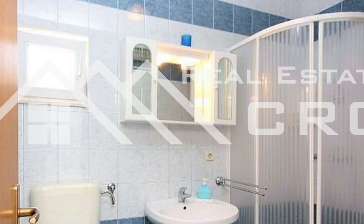 Apartment house in a beautiful location, first row to the sea, for sale (5)