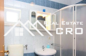 Apartment house in a beautiful location, first row to the sea, for sale (5)