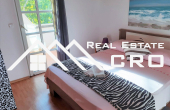 Apartment house in a beautiful location, first row to the sea, for sale (7)