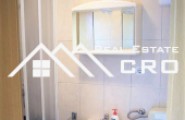 Apartment house in a beautiful location, first row to the sea, for sale (8)