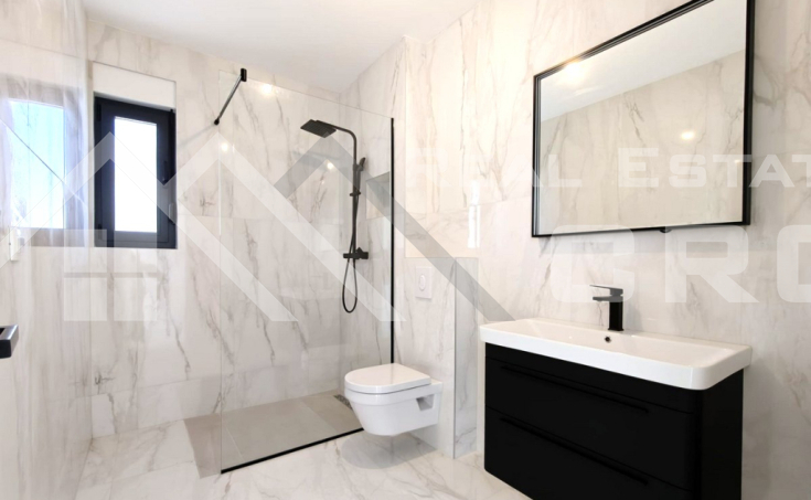 Spacious penthouse apartment in an excellent location (2)