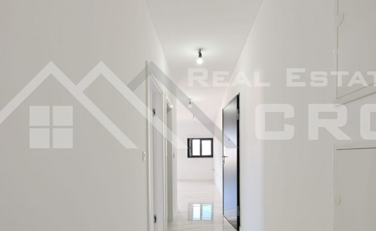 Spacious penthouse apartment in an excellent location (9)