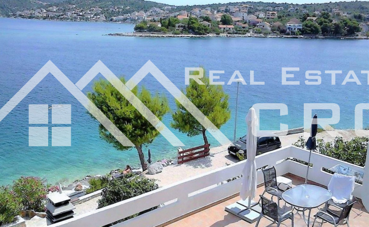 Rogoznica properties - Large apartment house in the first row to the sea and above a small beach, surroundings of Rogoznica, for sale