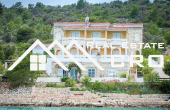 Large apartment house in the first row to the sea and above a small beach, surroundings of Rogoznica, for sale (11)