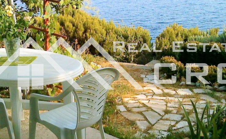 House in a great location, in the first row to the sea and near a beautiful beach, Omis Rivera, for sale (3)