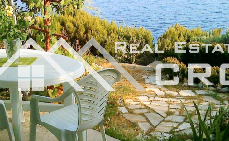 House in a great location, in the first row to the sea and near a beautiful beach, Omis Rivera, for sale (3)