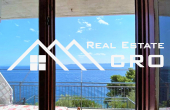 House in a great location, in the first row to the sea and near a beautiful beach, Omis Rivera, for sale (4)