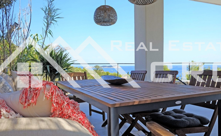 Modern villa in a serene environment with a gorgeous panoramic sea view, for sale (4)