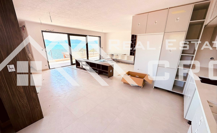 Luxurious penthouse apartment with a panoramic view, in the second row to the sea, for sale (13)