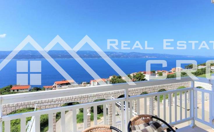 Omis Immobilien - Großes Apartmenthaus mit wunderschönem Blick auf das Meer, Umgebung von Omis, zum Verkauf