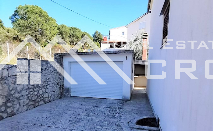 Spacious family house with a garage and a beautiful view of the sea, for sale (12)