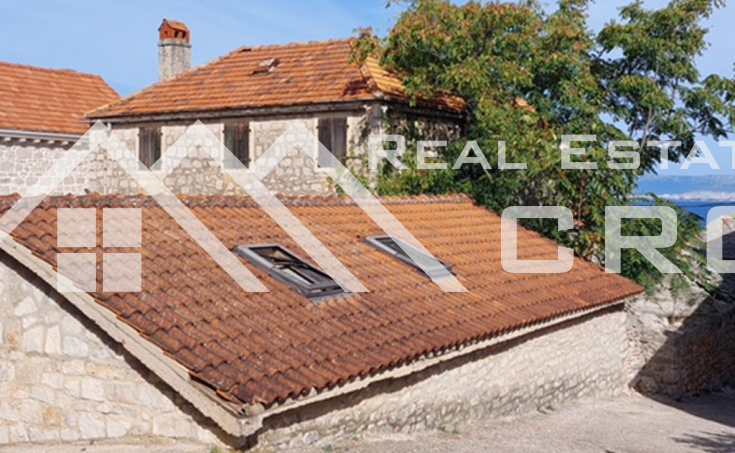 Traditional stone house in the heart of a charming small village, for sale (5)