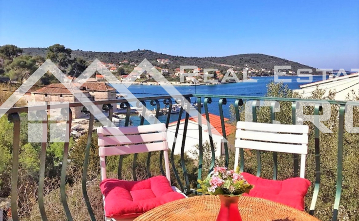 Trogir Immobilien - Haus in unmittelbarer Nähe zum Meer, auf einer Insel in Mitteldalmatien, zum Verkauf
