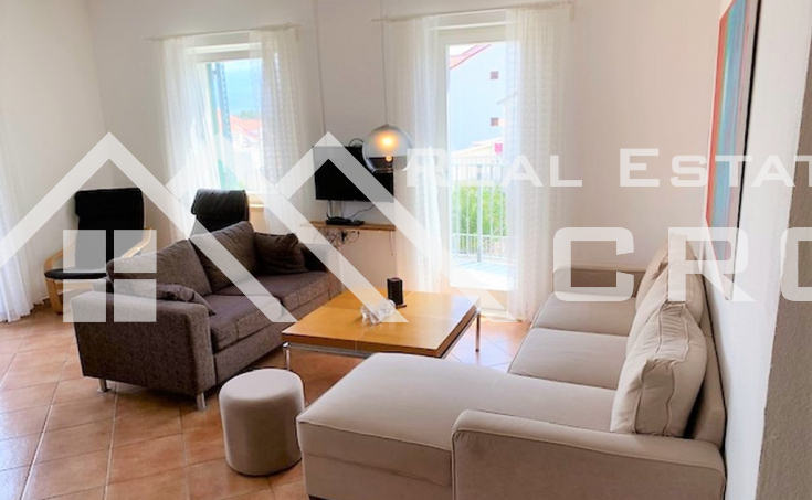 Charming apartment villa with a pool, in a lovely position offering sea views, for sale (11)