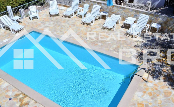 Charming apartment villa with a pool, in a lovely position offering sea views, for sale (2)