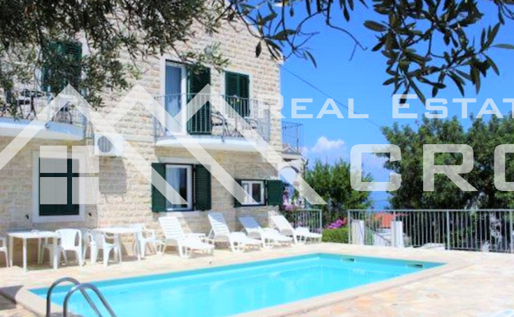 Brac properties - Charming apartment villa with a pool, in a lovely position offering sea views, for sale