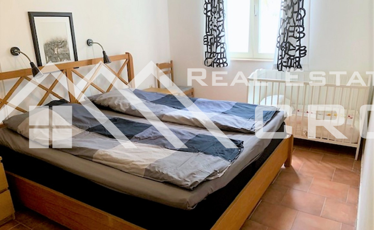 Charming apartment villa with a pool, in a lovely position offering sea views, for sale (8)