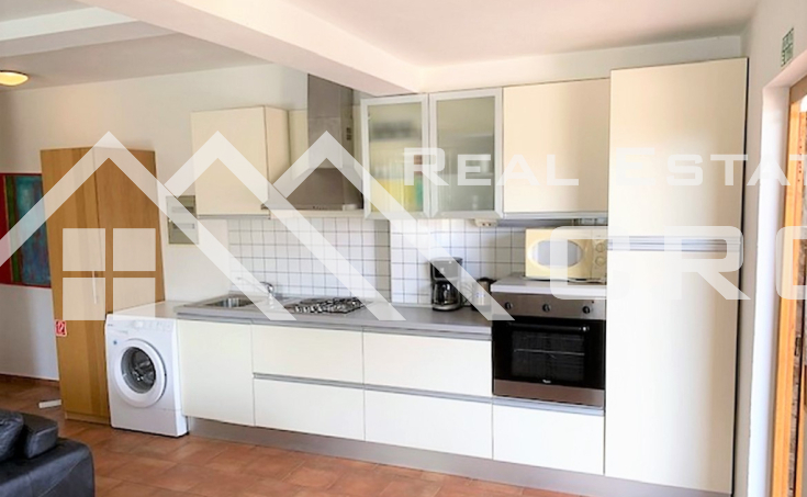 Charming apartment villa with a pool, in a lovely position offering sea views, for sale (9)