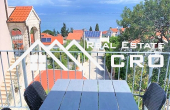 Charming apartment villa with a pool, in a lovely position offering sea views, for sale (4)