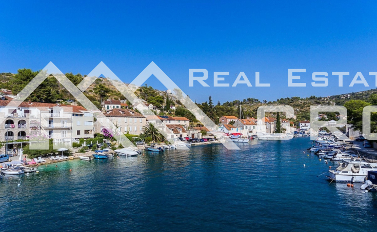Brac properties - Apartment house with a garage, right above the sea in a charming bay, for sale