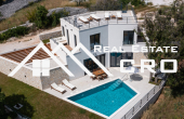 Elegant villa in a picturesque setting with wonderful views, for sale (8)