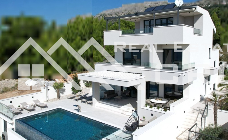 Luxuriously furnished villa on four floors, boasting a w (4)