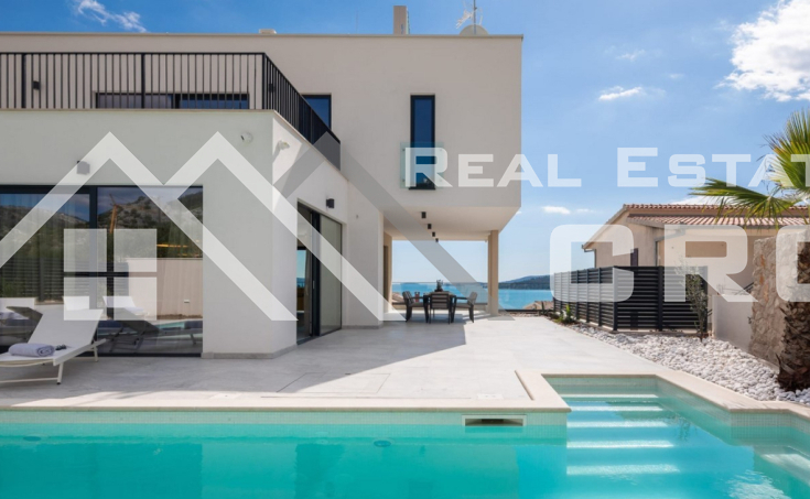 Marvellous four-floor villa placed near the sea and a beach, surroundings of Trogir, for sale (14)
