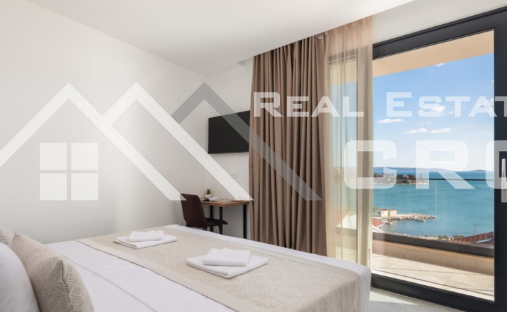 Marvellous four-floor villa placed near the sea and a beach, surroundings of Trogir, for sale (2)