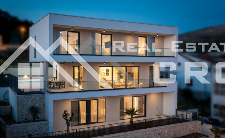 Marvellous four-floor villa placed near the sea and a beach, surroundings of Trogir, for sale (8)