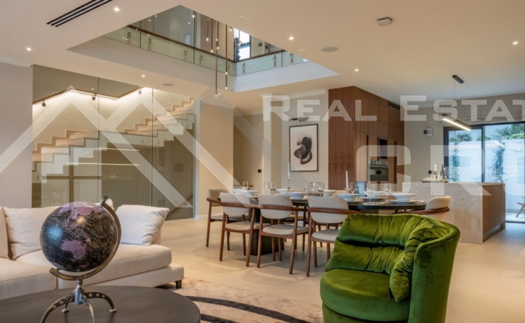 Magnificent, fully appointed beachfront villas with infinity pools and garages, for sale (1)