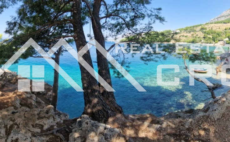 Building land with a project, in an excellent location near the sea and beaches, Omis (15)