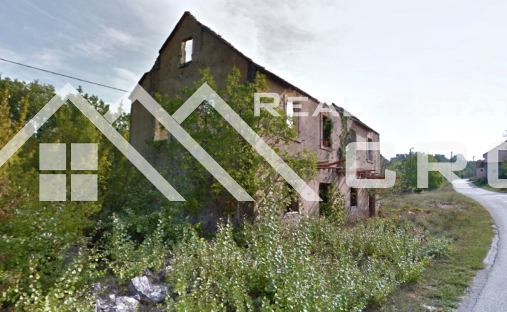 Large building land with an existing building in Satric, for sale (3)