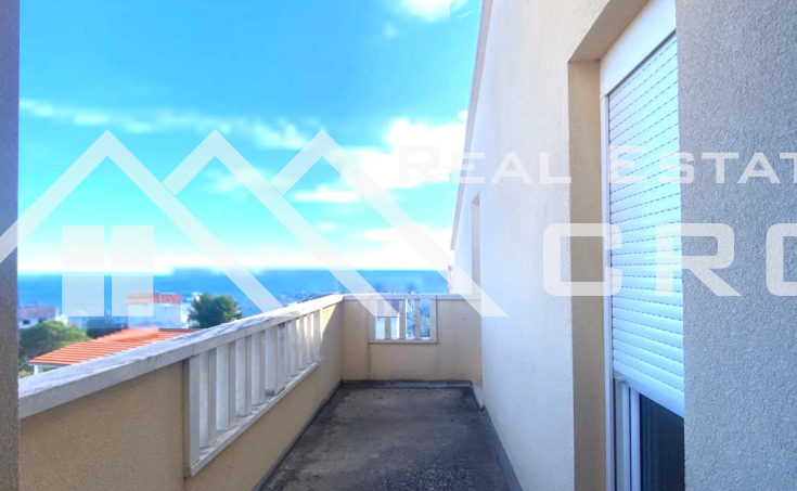 Ciovo Immobilien – Apartmenthaus mit Potenzial, in toller Lage mit schöner Aussicht und nahe dem Meer, zum Verkauf