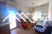 Apartment house with potential, in a great location with a beautiful view and near the sea, (5)