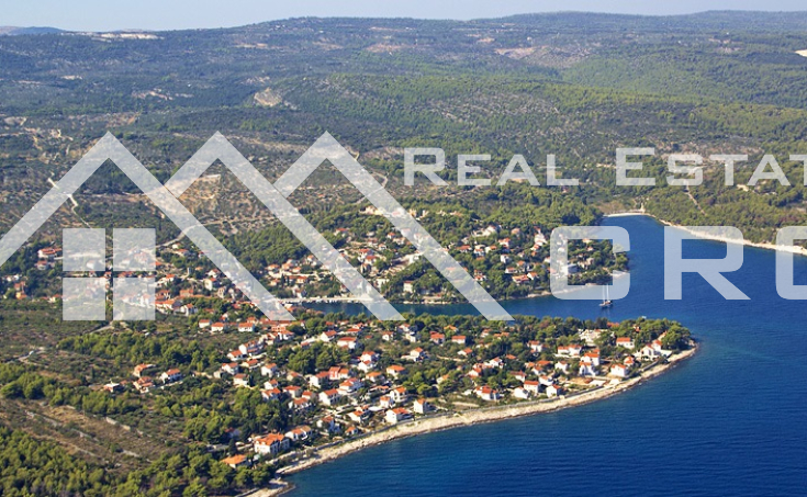 Brac properties - Building plot for sale in the secod row to the sea, Brac island