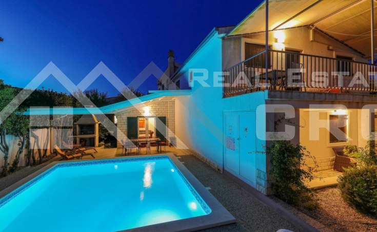 Delightfully fitted house with a swimming pool and a Mediterranean garden, in a serene environment (1)