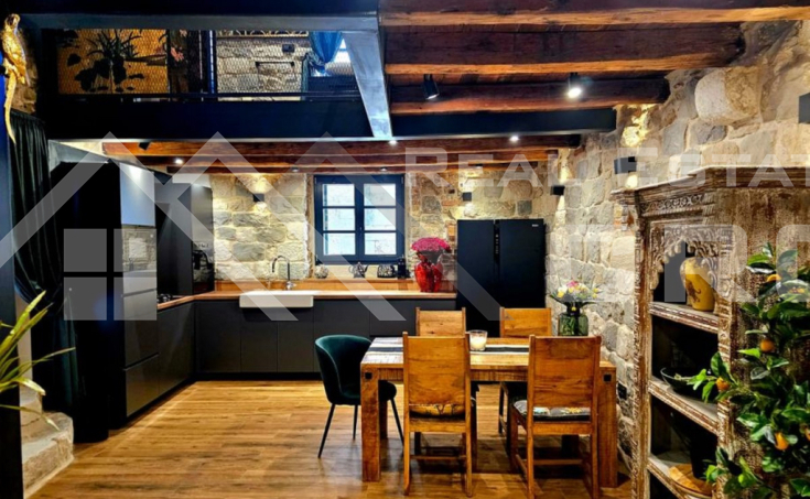 Beautifully renovated stone house in a very attractive location, above the sea and a lovely beach (1)