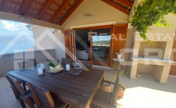 Spacious three-bedroom apartment with a beautiful view of the sea, for sale (10)