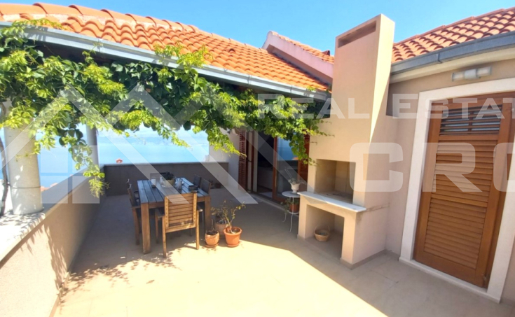 Spacious three-bedroom apartment with a beautiful view of the sea, for sale (12)