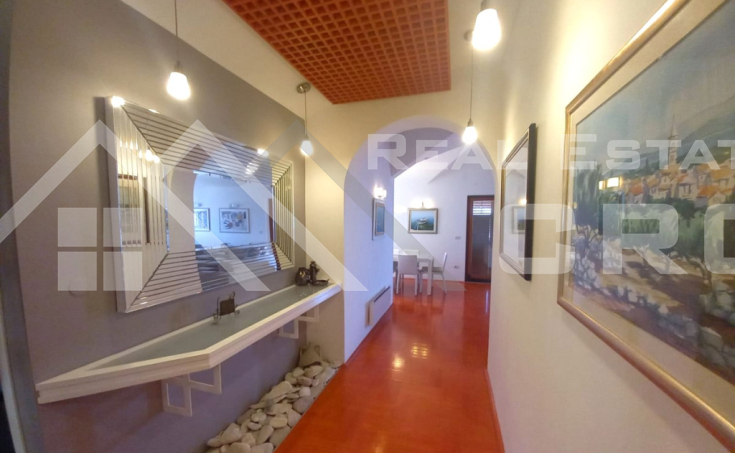 Spacious three-bedroom apartment with a beautiful view of the sea, for sale (3)