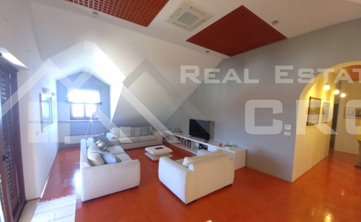 Spacious three-bedroom apartment with a beautiful view of the sea, for sale (4)