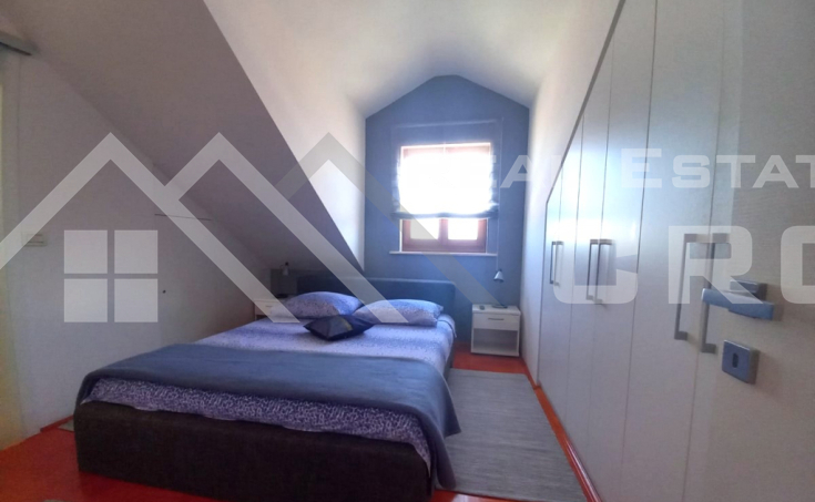 Spacious three-bedroom apartment with a beautiful view of the sea, for sale (6)