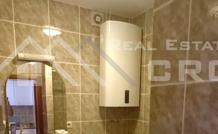 Furnished two-bedroom apartment with a spacious yard and a summer kitchen, for sale (7)