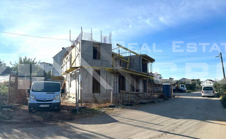 Modern two-bedroom apartment with a spacious yard, in a quiet location, for sale