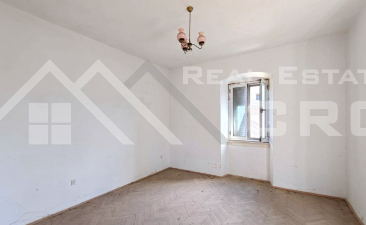 Spacious stone house for renovation, on a large plot with a view, for sale (3)