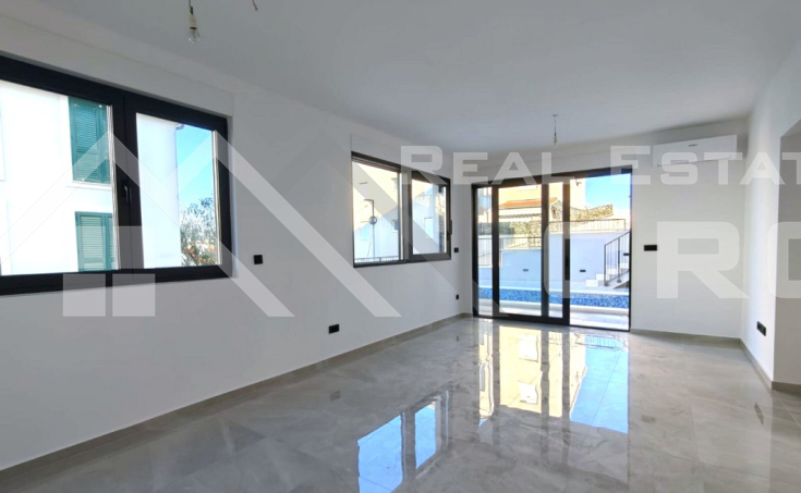 Top-quality three-bedroom apartment in an attractive location near the  (5)